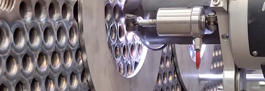 Afbeelding van geavanceerde stoombatterijen geïnstalleerd in een verbrandingsoven, geproduceerd door Timmerman. De batterijen bieden betrouwbare energieoplossingen voor industriële toepassingen.