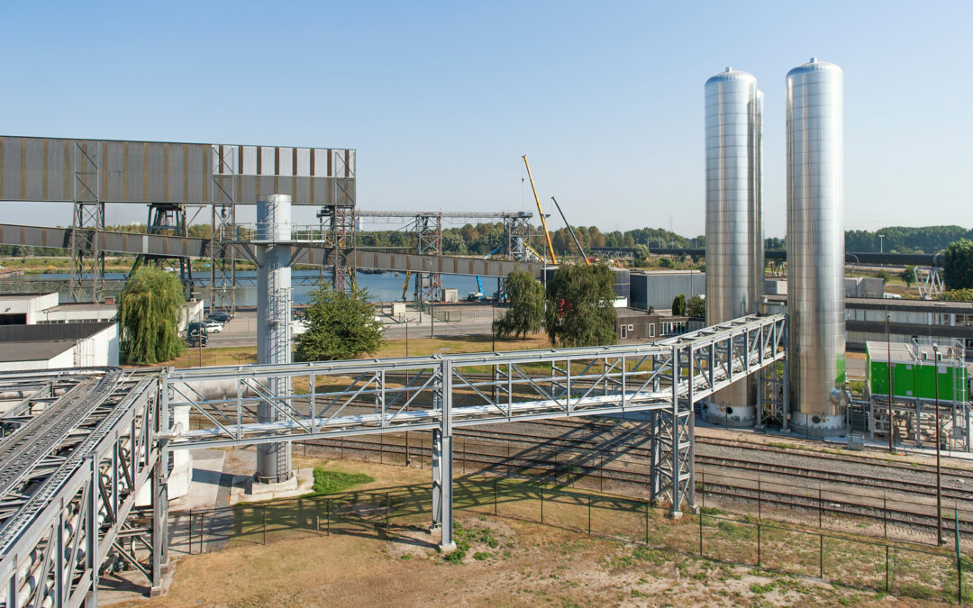 : Installation of industrial pipelines in a factory setting by a reliable installer
