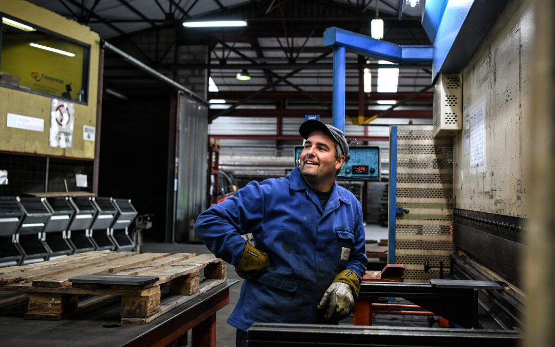 All-round sheet metal worker